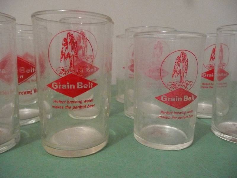 lot 10 image: 16 Grain Belt Beer Glasses