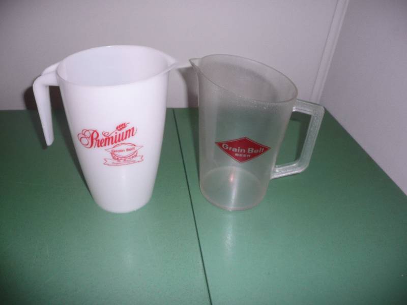 lot 11 image: 2 Plastic Grain Belt Pitchers & 2 Mugs