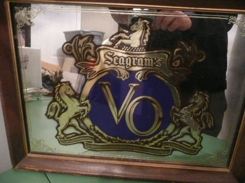 lot 43 image: Vintage Seagrams VO Mirror - Approx 21wide 16high