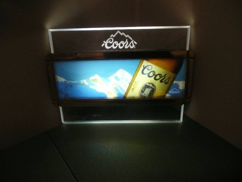 lot 47 image: Vintage Coors Beer Light - Nice Condition, Nice Light - Approx 17wide 12high