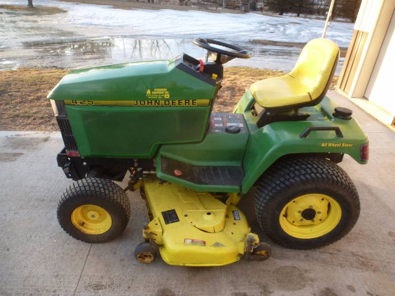 lot 9 image: John Deere 425 Lawn Tractor AWS