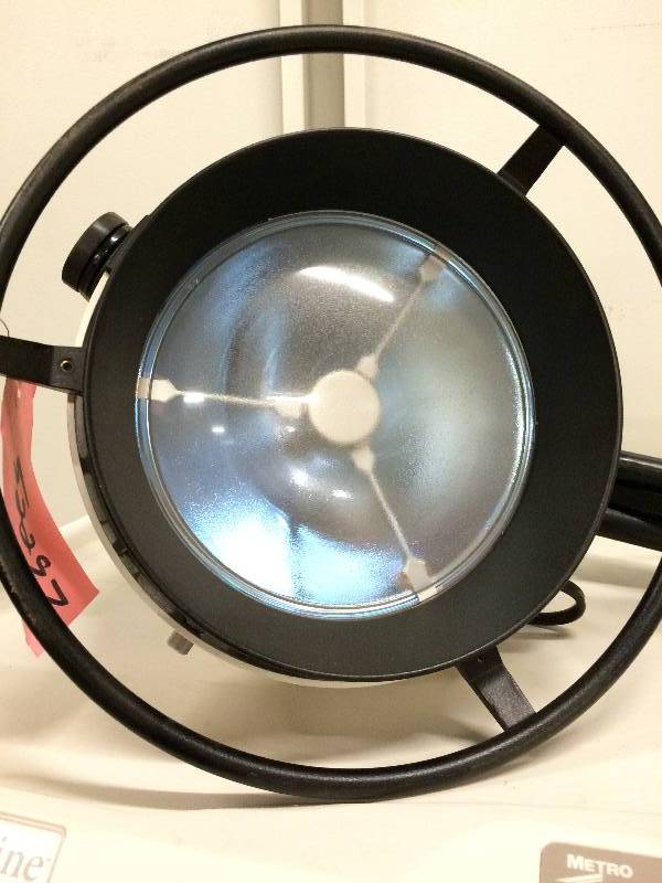 lot 28 image: WOW Retails Used $600 Medical Steris Amsco EXAMINER 10 Surgical Minor Sugery Exam Light Swing Arm Wall Mount - Super Condition