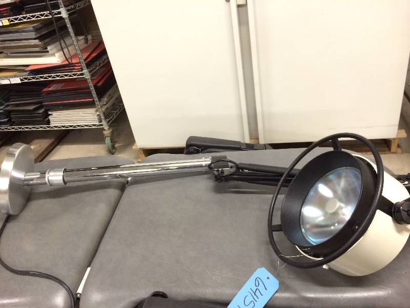 lot 29 image: WOW Retails Used $900 Medical Steris Amsco EXAMINER 10 Surgical Minor Sugery Exam Light Swing Arm Ceiling Mount - Excellent Condition