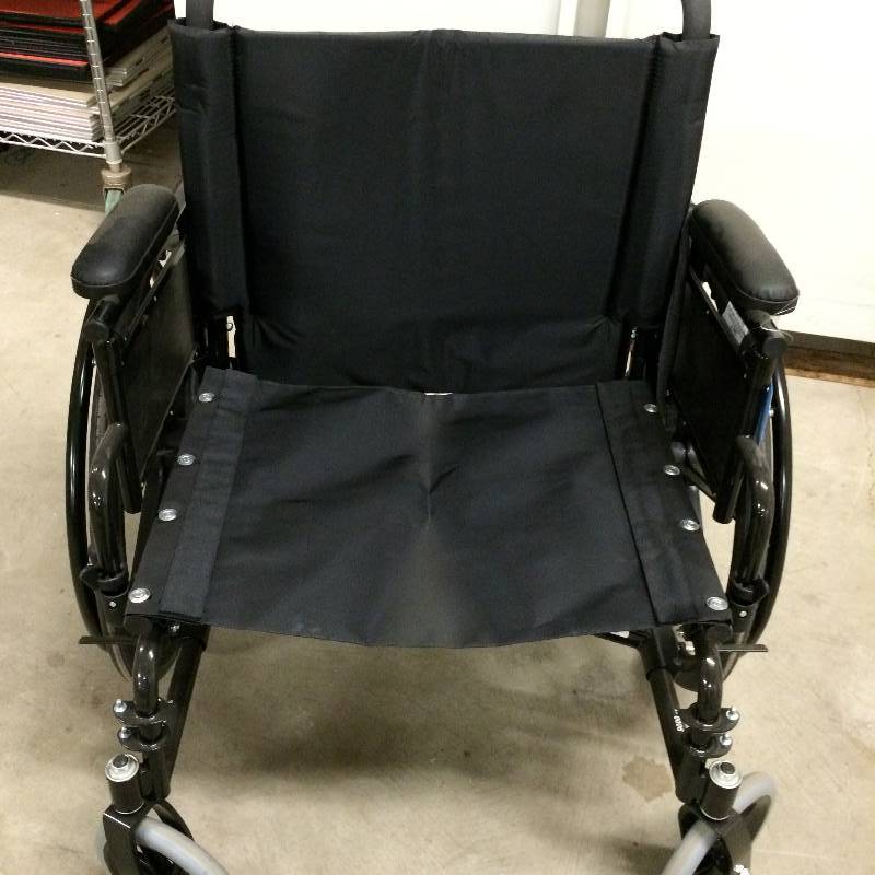 lot 67 image: Retails New $499 Invacare 9000 XT Lightweight IVC Manual Wheelchair - Collapsible - Seat To Floor HEight Adjustable - Excellent Condition