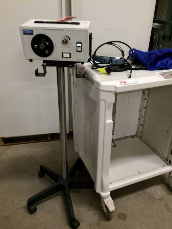 lot 81 image: WOW Cuda Products M2250T Medical Surgical Light Source On Mobile Stand With BFW High Beam Lite Fiber Optic Headlight - Super Condition