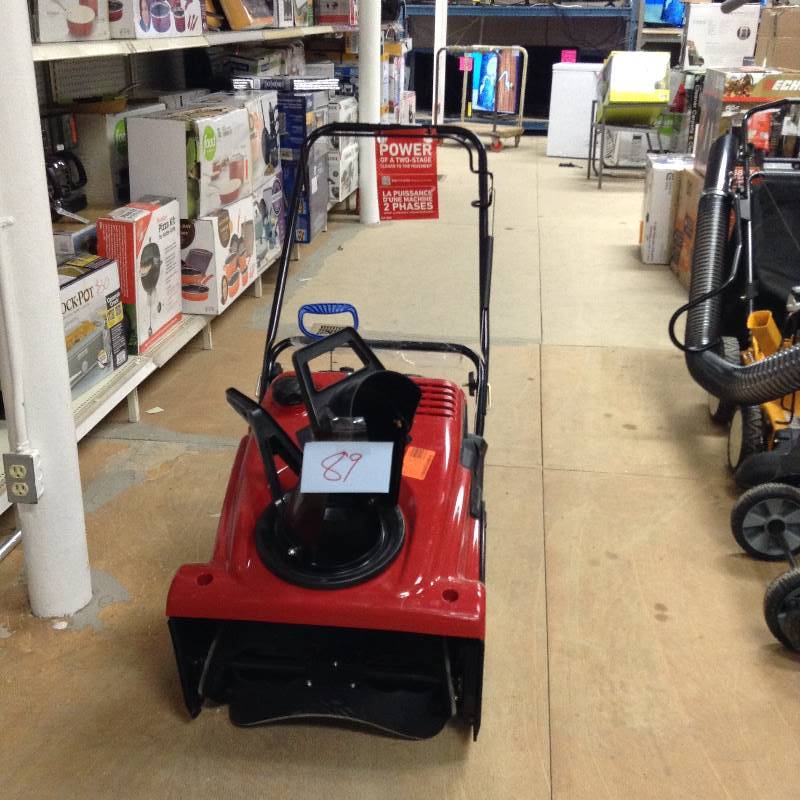 Toro Power Clear 721 E Electric Start Model 38742 Snow Blower in like new condition