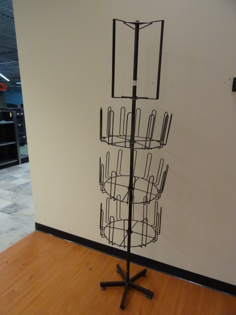 lot 16 image: Metal retail hat rack