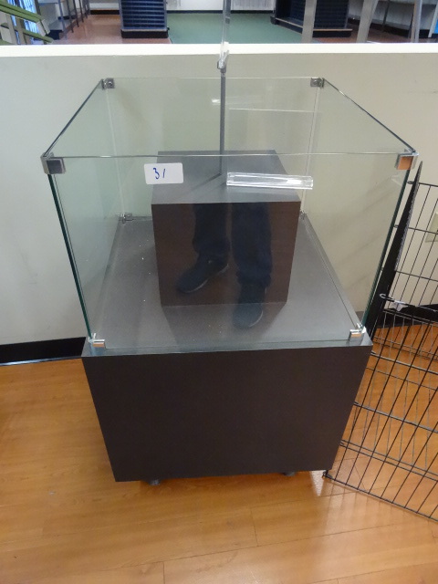 lot 31 image: 2 metal retail baskets. One is 18 and one is 15