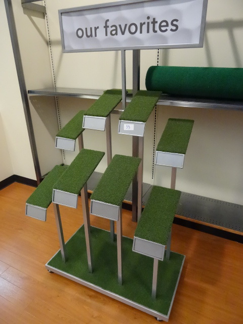 lot 33 image: Metal retail shoe display on wheels. 36 x 20 x 68