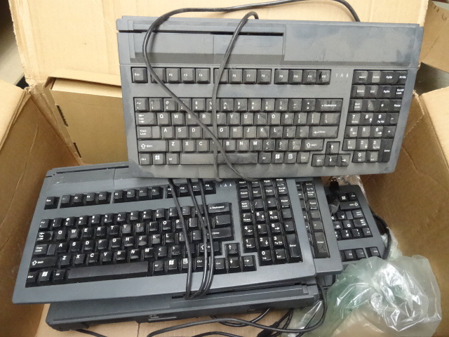 lot 46 image: 5 USB plug in computer keyboards. Cherry model My 7000. USB