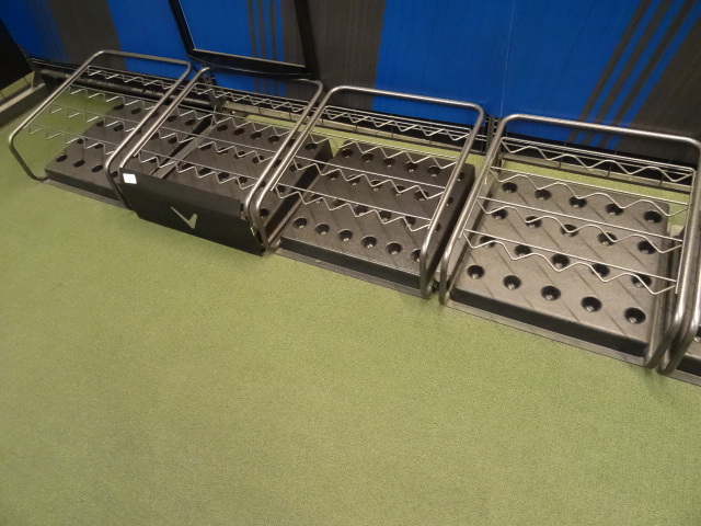 lot 70 image: 4 retail golf club racks