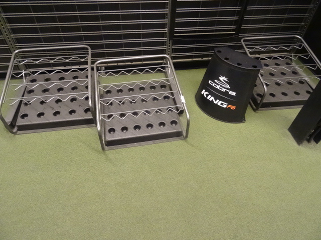 lot 74 image: 6 retail golf club racks