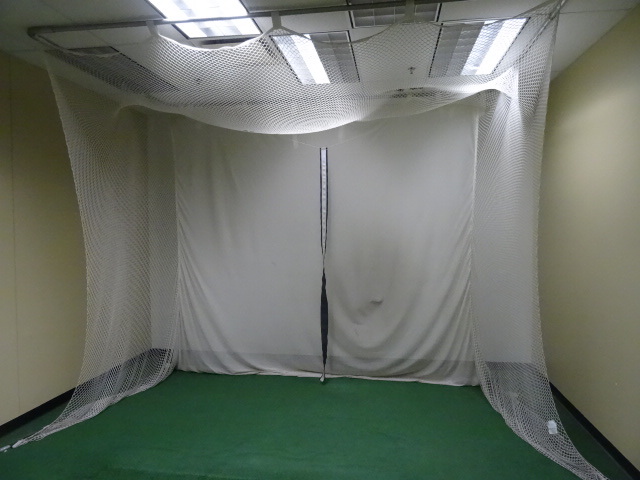 lot 83 image: Heavy duty net. Used for catching golf balls. Indoor range. 120 tall. 30 long including the sides