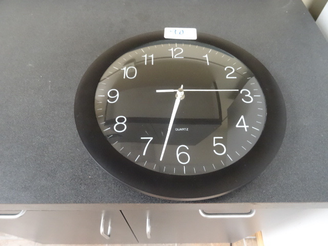 lot 90 image: Wall mounted quartz battery opertaed clock. Works.