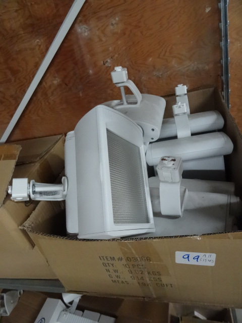 lot 99 image: Contech CTL-7017WW track lights. 32 total.