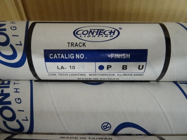 lot 100 image: Contech lighting track light extensions. LA1024-P. 17 pieces.