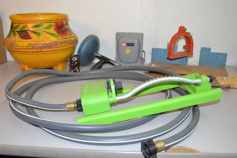 lot 12 image: Outdoor items