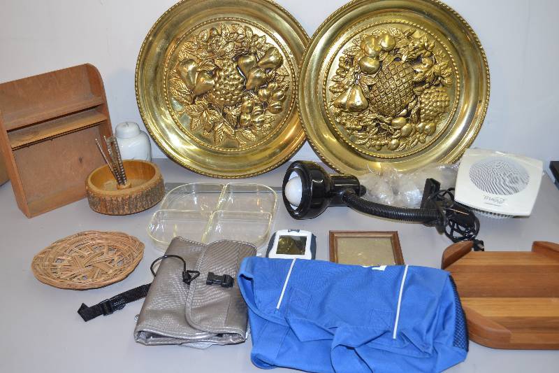 lot 15 image: Household