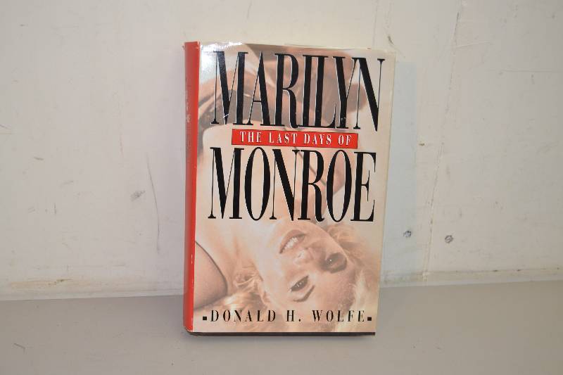 lot 18 image: Marilyn Monroe Book