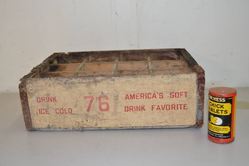 lot 19 image: 76 Soda Crate