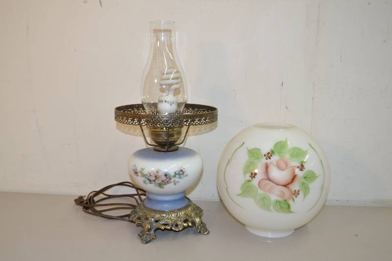 lot 32 image: Vintage Lamp and glass Globe
