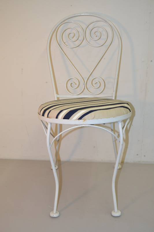 lot 38 image: Metal Chair