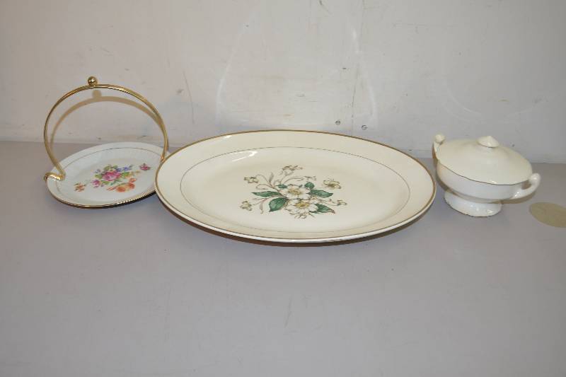 lot 42 image: Collectible Dishware