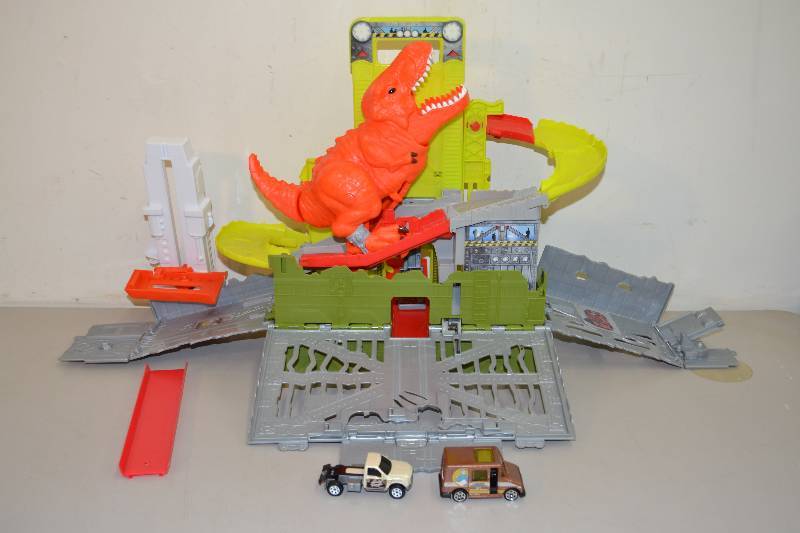 lot 43 image: Matchbox Play Set