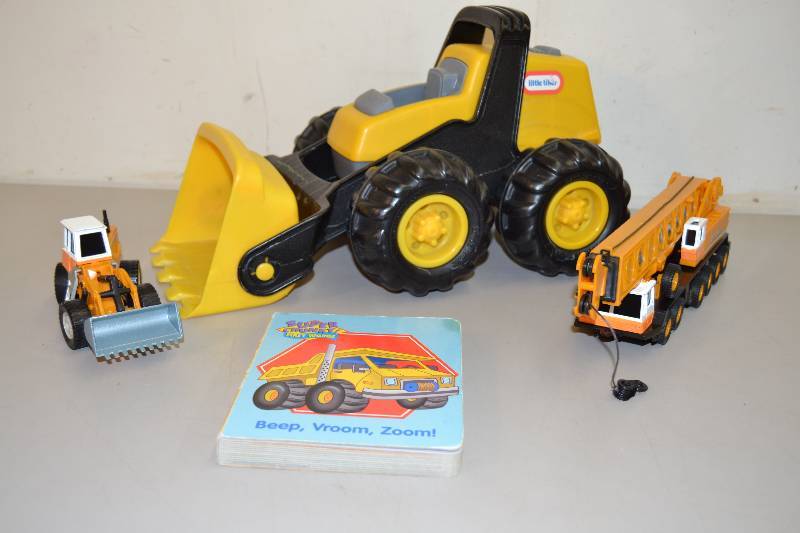 lot 48 image: Construction Vehicles