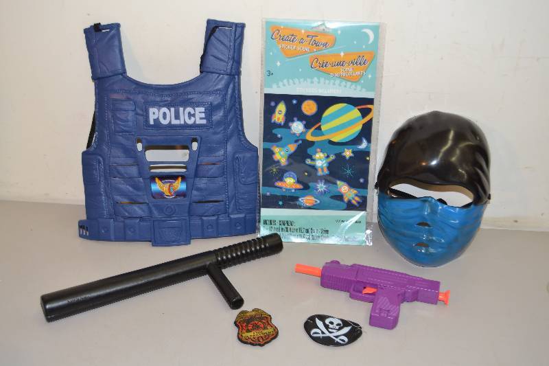 lot 49 image: Make Believe Toys