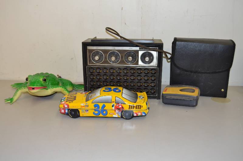 lot 55 image: Vintage Radio, Collectible Items