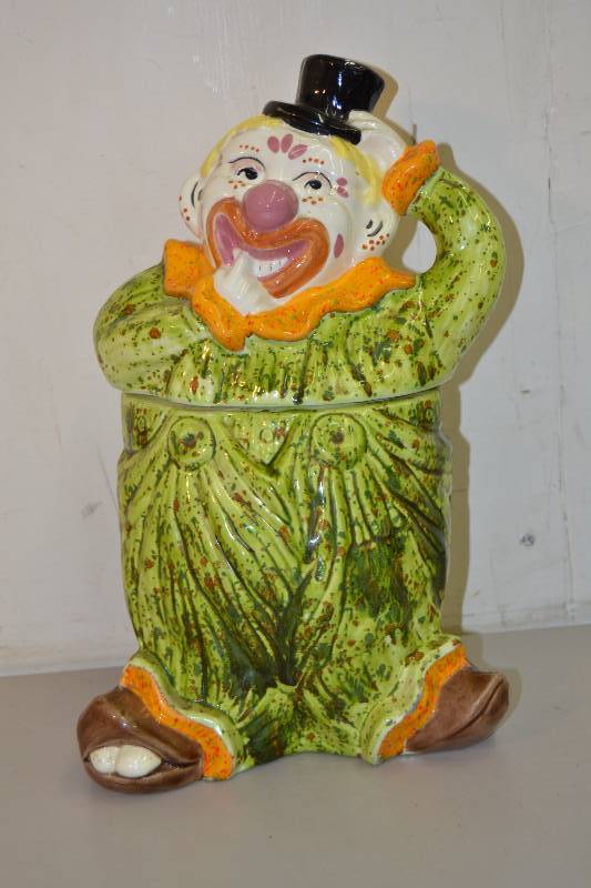 lot 59 image: Clown Cookie Jar