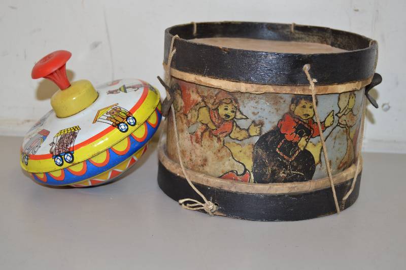lot 60 image: Vintage Childrens Toys