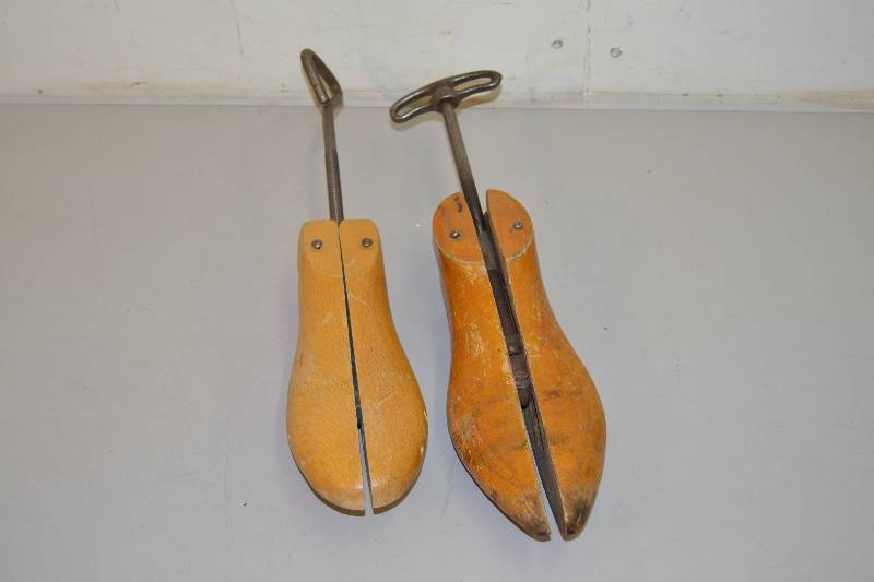 lot 64 image: Vintage Wood Shoe Stretcher