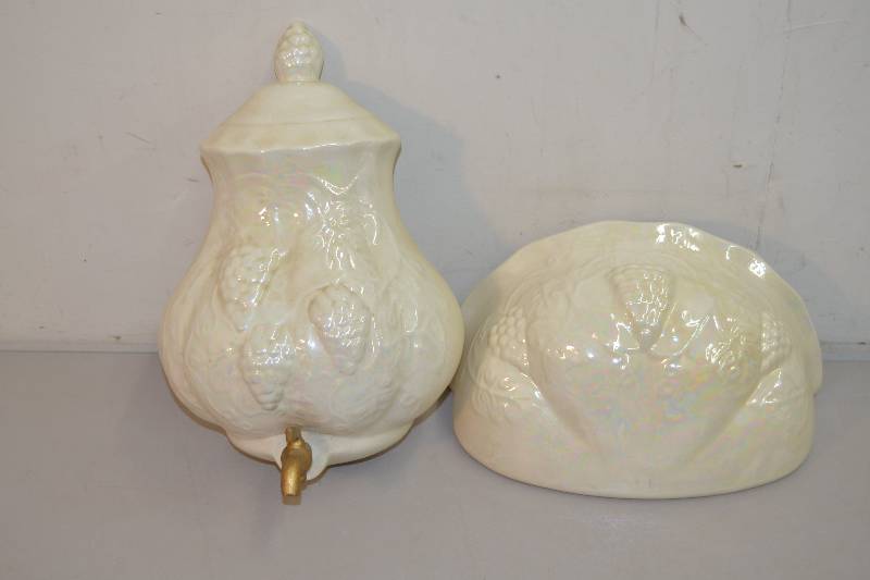 lot 71 image: Vintage Wall Set