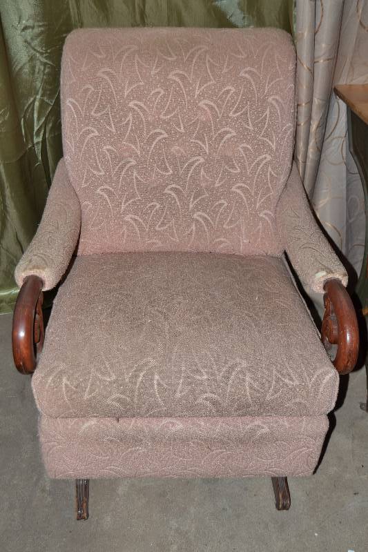 lot 79 image: Plush Rocking Chair