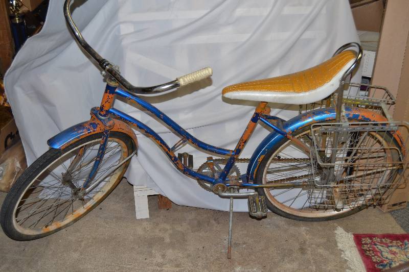 lot 81 image: Vintage Bicycle