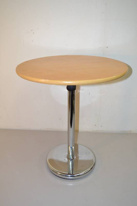 lot 85 image: Adjustable Table