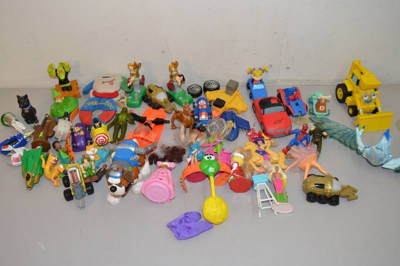 lot 100 image: Toys