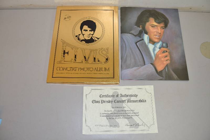 lot 162 image: Elvis Concert Photo Album