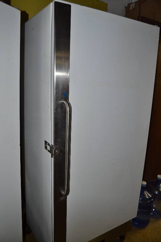 lot 1 image: Artic Air Commercial Refrigerator