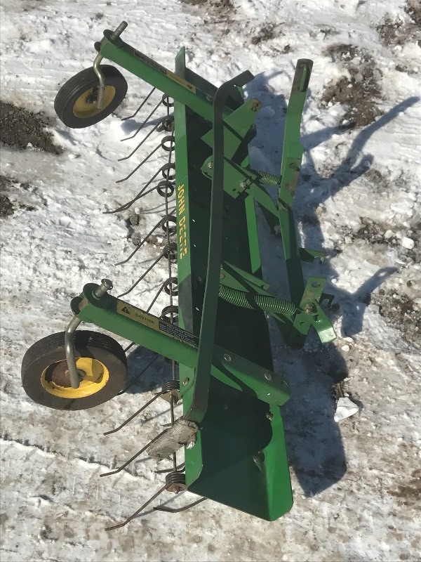 lot 6 image: John Deere 400-Series Front-Mount T...