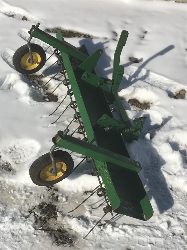 lot 7 image: John Deere 400-Series Front-Mount T...