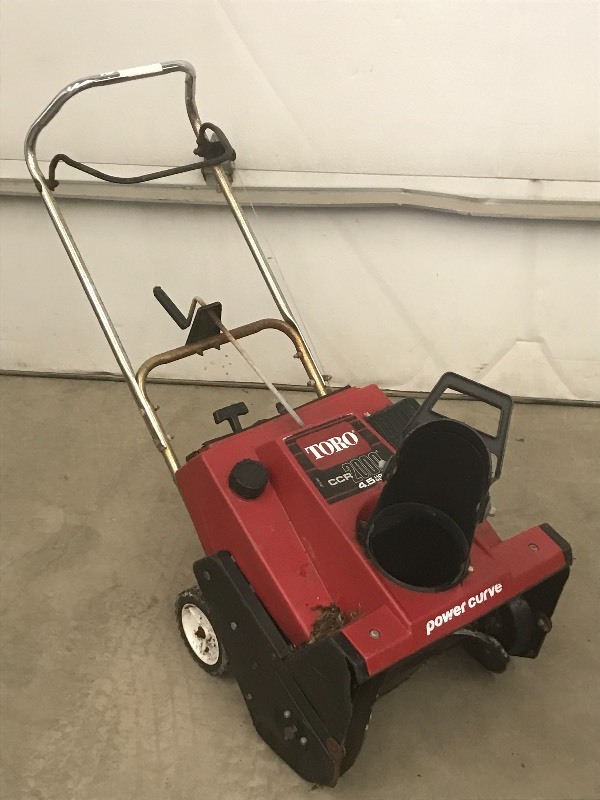 lot 8 image: Toro CCR2000 Single Stage Snowblowe...