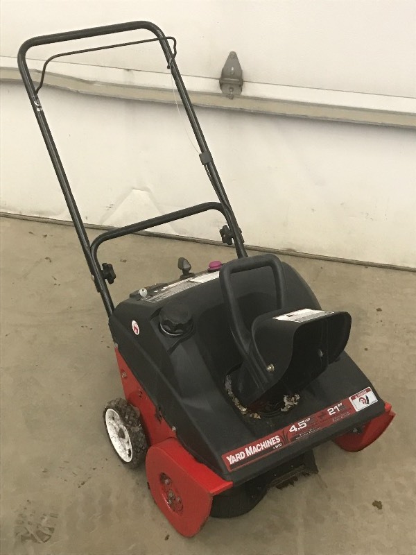 lot 9 image: MTD 21 Single Stage Snowblower, El...