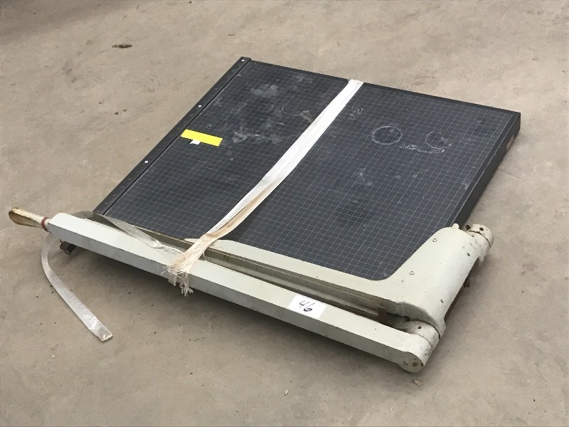 lot 46 image: Heavy Duty 2x2 Paper Cutter ...