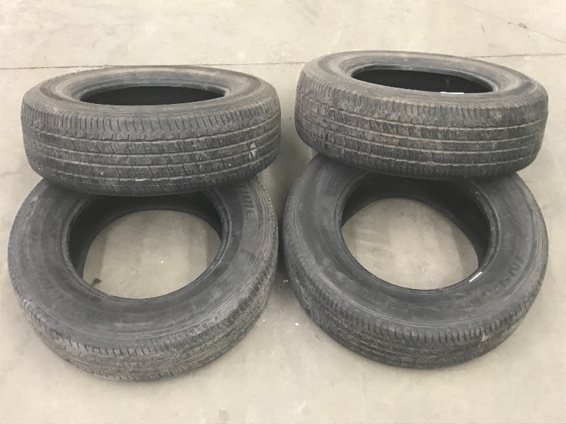 lot 49 image: (4) Bridgestone Insignia P2157015...