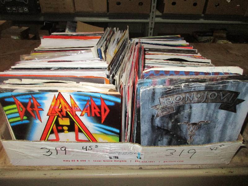 319 vintage 45s records lots of popular names