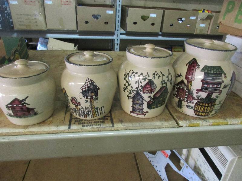 4 dry goods storage containers