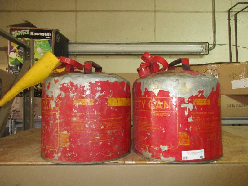 2 metal safety gas cans
